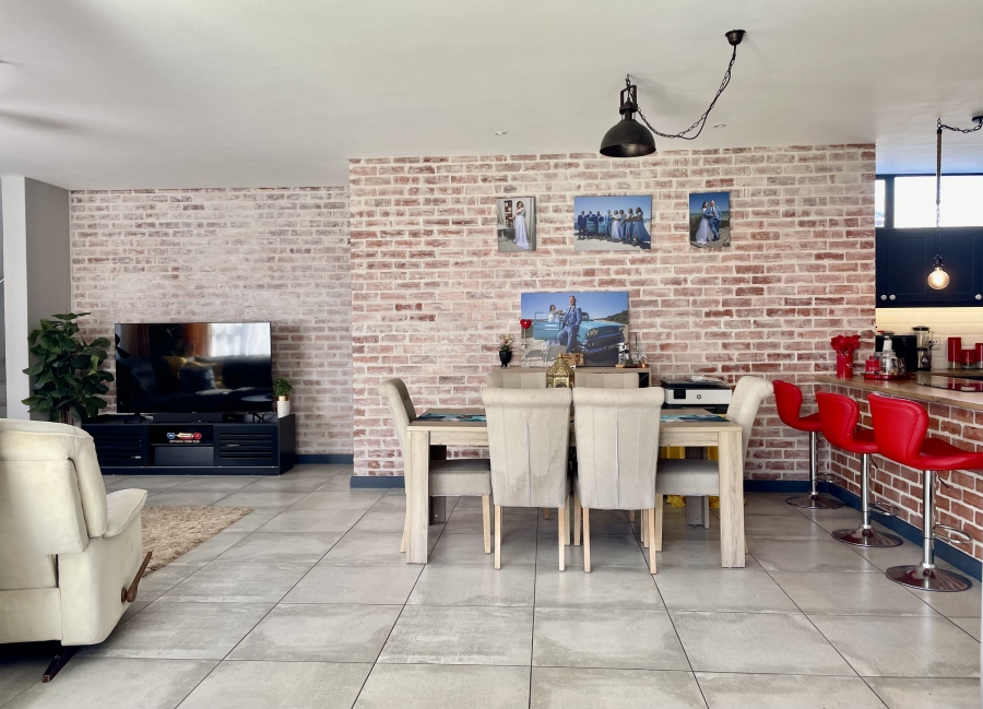 4 Bedroom Property for Sale in Country Club Western Cape